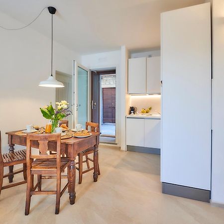 Sisters' House Apartment Varenna Bagian luar foto